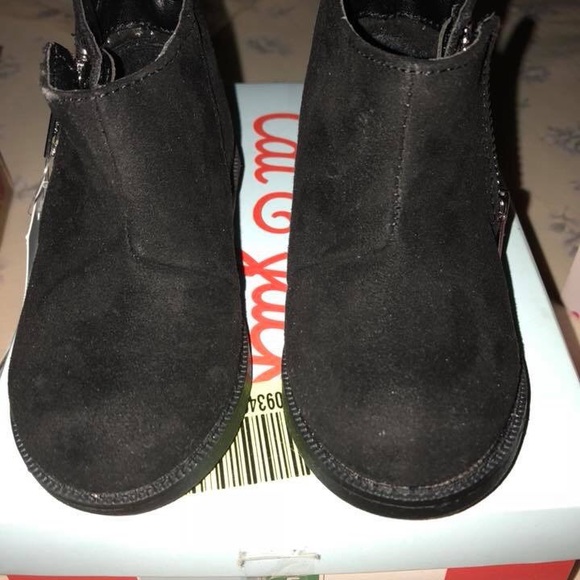 Cat & Jack Toddler booties - Picture 3 of 3